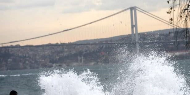 stanbul'da vapur seferine lodos engeli