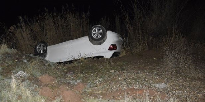 Trafik kazas geiren eski belediye bakan yaraland