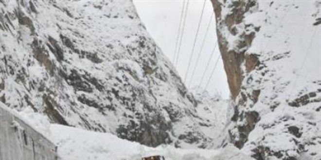 Erzurum, Ar ve Erzincan'da 128 ky ve mahalle yolu ulama kapal