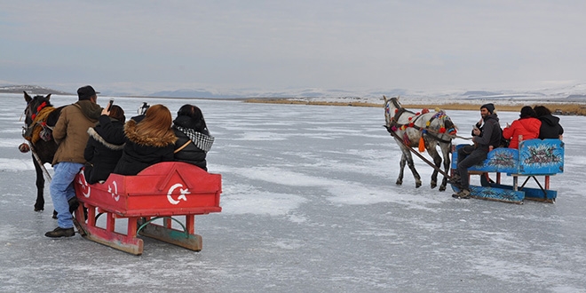 Buz tutan ldr glne turistler akn etti
