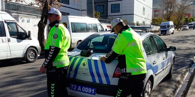 Trafik polisi, eine ceza yazd