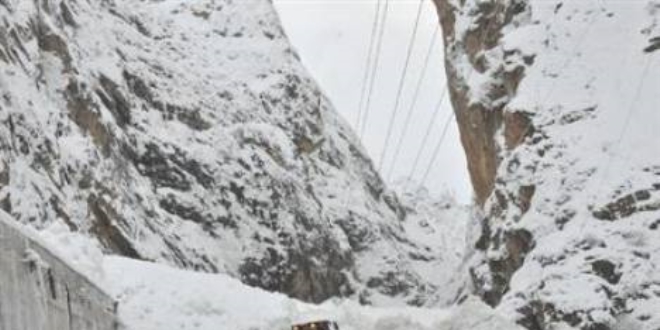Sivas'ta 61 ky yolu kar nedeniyle ulama kapand