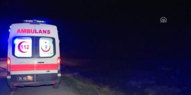 Erzurum'da ambulans tıra çarptı 3 sağlıkçı yaralandı ile ilgili görsel sonucu