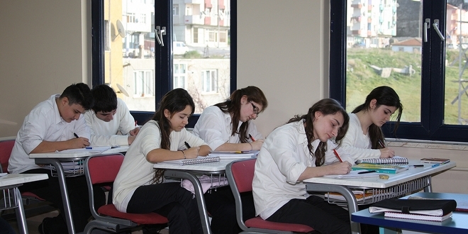 MEB'den 1 milyon meslek lisesi rencisine yazlm eitimi