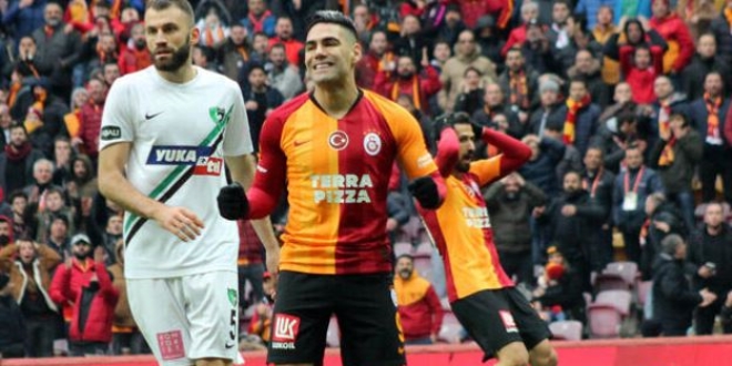 Galatasaray sezonun ikinci yarsna galibiyetle balad