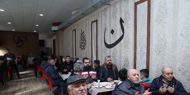 stanbul'da Elaz depreminde hayatn kaybedenler iin mevlit okutuldu