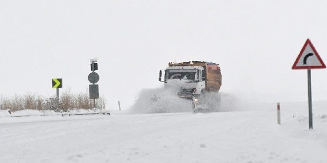 Sivas'ta 63 ky yolu kar nedeniyle ulama kapand