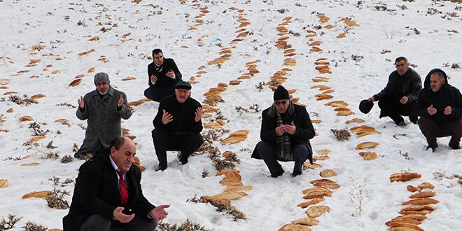 'Kaza bela def olsun' diye doaya 2001 ekmek braktlar