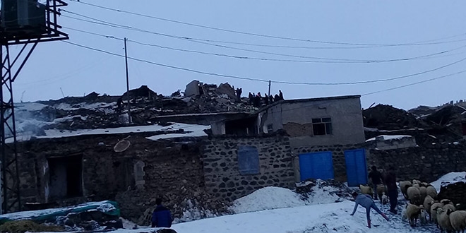 ran'daki deprem Van'da hasara neden oldu: Yarallar var