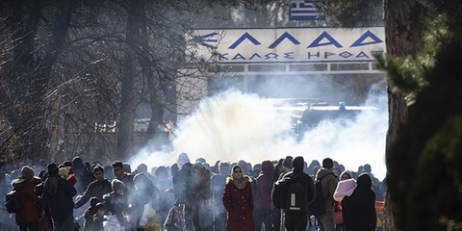 avuolu'ndan Yunan polisinin mdahalesine tepki