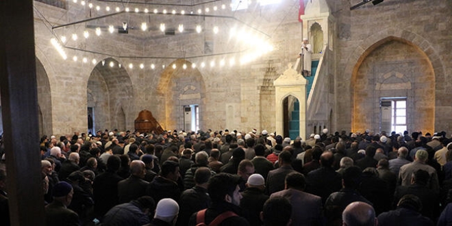 KKTC'de cuma namaz ikinci bir emre kadar klnmayacak