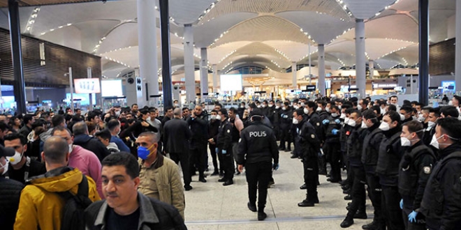 stanbul Havaliman'nda kalan Cezayirlilerle ilgili aklama