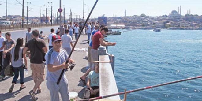 skdar sahilinde balk tutmak geici olarak yasakland