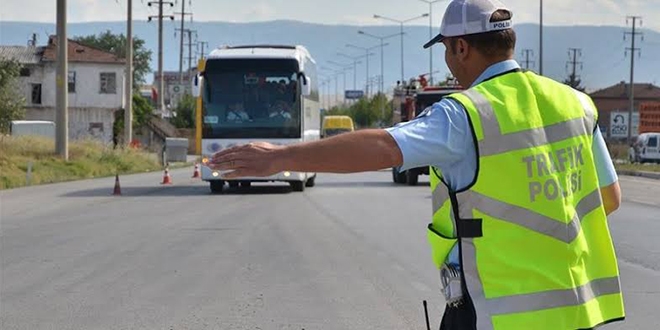 Birinci derece akraba olmayan kiilerle yolculua 'korsan taksi' muamelesi