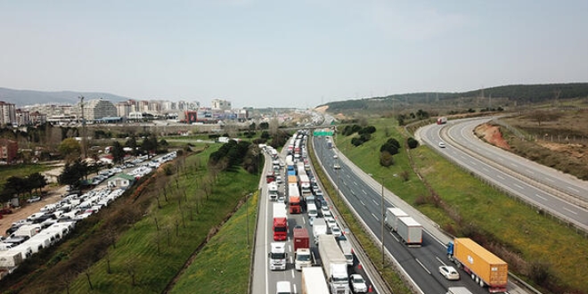 stanbul'un giri ve klarnda denetimler devam ediyor