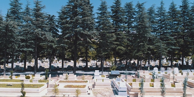 Bakentte mezarlklar Kovid-19 nedeniyle ziyarete kapatld
