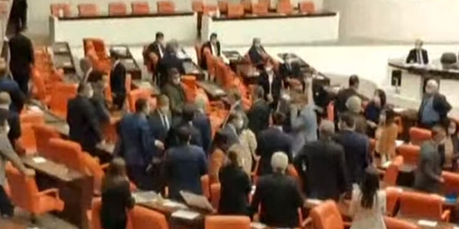 Meclis'te MHP ve HDP'li vekiller arasında gerginlik çıktı ...