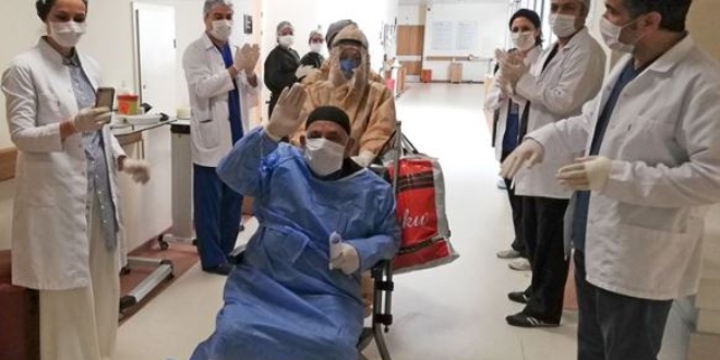 Kovid-19'u yenen 82 yandaki hasta taburcu edildi