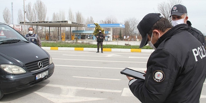 Ankara'da polis ekipleri denetimlerini srdryor