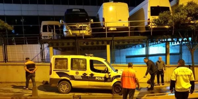 stanbul'da polis ekipleri kaza geirdi: 1 polis yaral