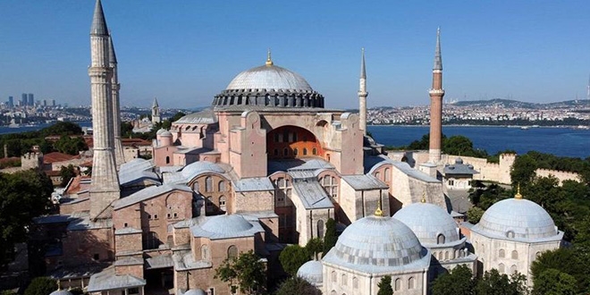 'Cuma gn, Ayasofya'nn almas karar kar'