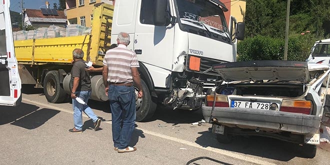 Kastamonu'da otomobil ile tr arpt: 3 l