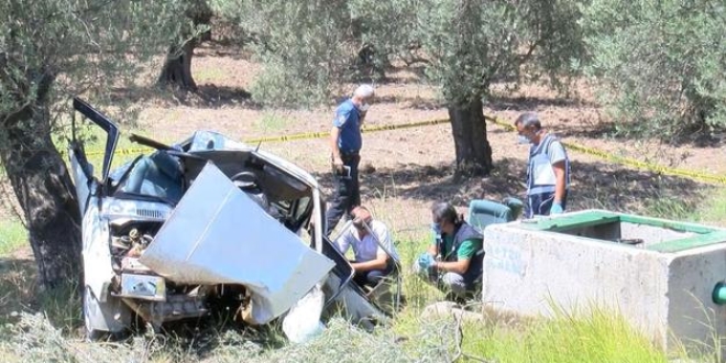 Trafik kazas geiren imam ve kaynpederi yaamn yitirdi