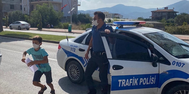Antalya'da kimliini evde unutan renciyi snava polis yetitirdi