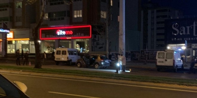 Kahramanmara'ta otomobilin arpt polis memuru hayatn kaybetti