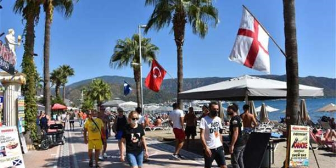 Marmaris'te ngiliz turistler lkelerine dnmek istemiyor