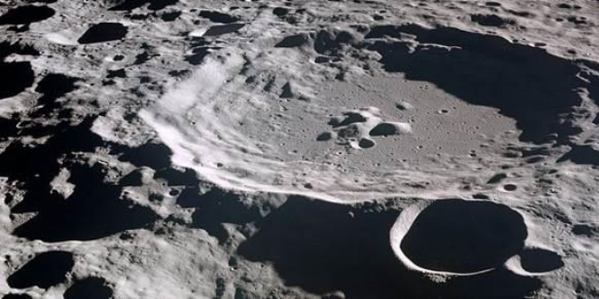 NASA, Ay yzeyinde su bulunduunu aklad