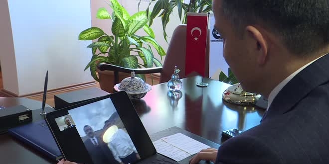 Bakan Pakdemirli, videokonferansla Siirt'teki bal hasadna katld