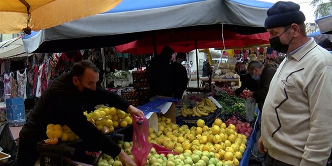 Bu pazarda maskesini dzgn takmayana sat yaplmayacak