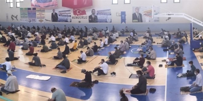 Cuma namaz spor salonlarnda da klnabilecek