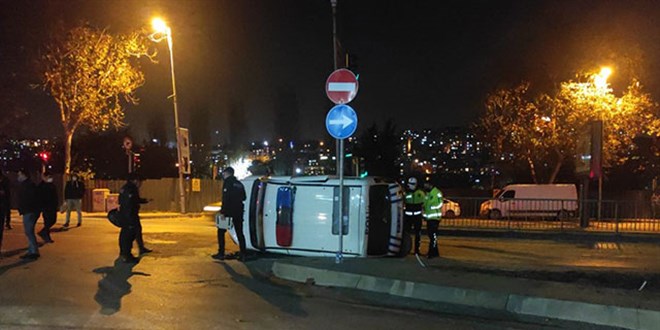 Krmz kta geti, polis otosuna arpt: 2'si polis 3 yaral