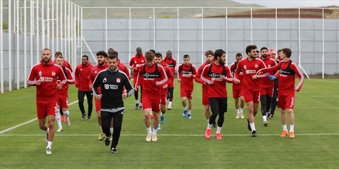 Sivasspor'da bir yardmc antrenrn testi pozitif kt