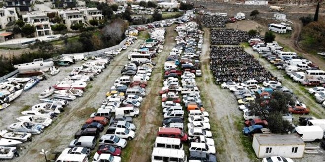 Binlerce motosiklet, yzlerce tekne rmeye terk edildi