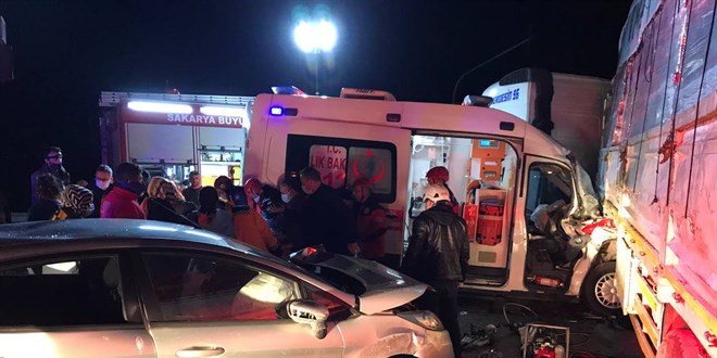Ambulansn da kart zincirleme trafik kazas: 8 yaral