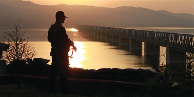 Yunanistan'a gemeye alan 3 PKK mensubu yakaland