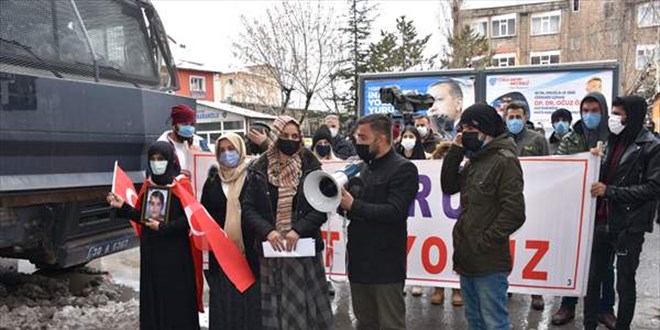 Hakkari'de terr maduru aileler, HDP l Bakanl nnde eylem yapt