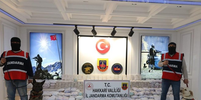 Hakkari'de 482 kilo eroin, 65 kilo metamfetamin ele geirildi