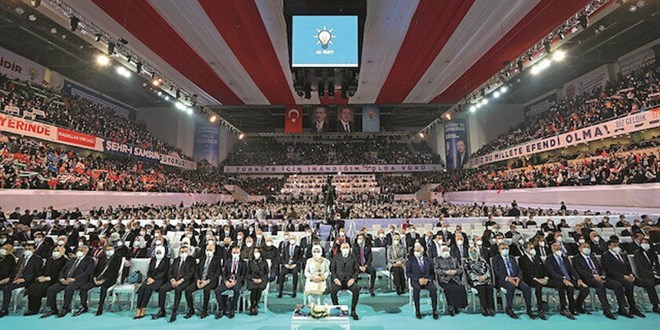 AK Parti'de Anayasa kadrosu