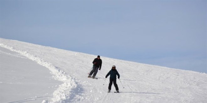 Kayak merkezlerinde en fazla kar kalnl 198 santimetreyle  Kartalkaya'da