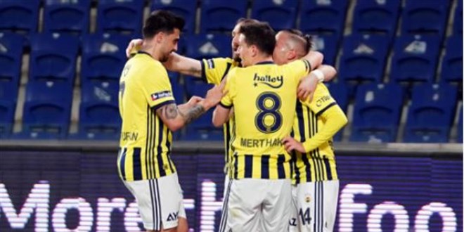 Fenerbahe Baakehir'de mthi bir galibiyet ald!