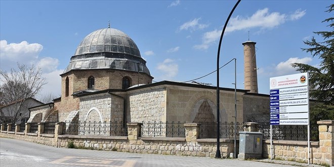 800 yllk Ulu Cami'de depremin yaralar sarlyor