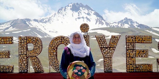 Necibe ninenin Erciyes zlemini Belediye dindirdi