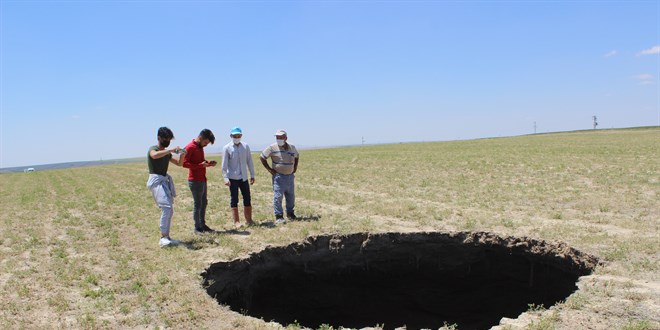 Konya'da 3 metre apnda 65 metre derinliinde obruk olutu