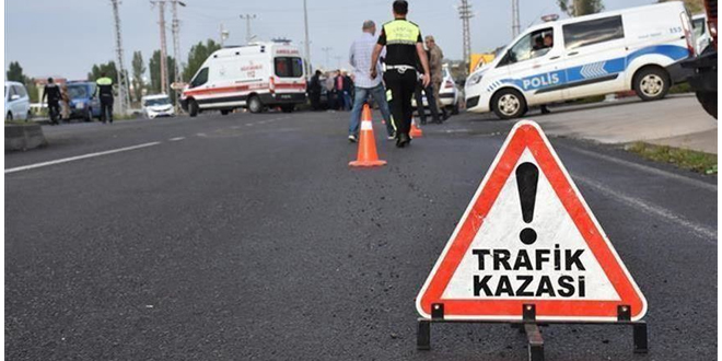 Trabzon'da zincirleme trafik kazas: 2 l, 4 yaral