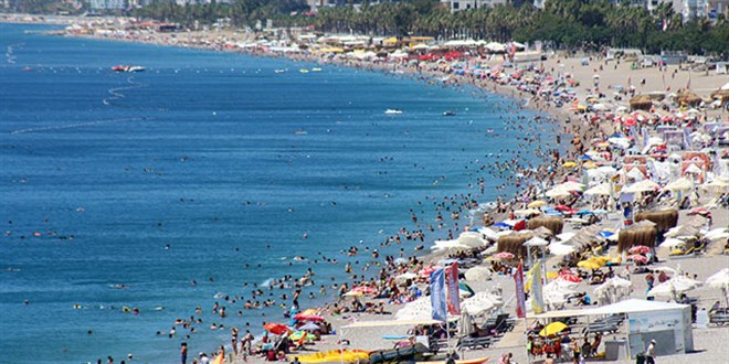Antalya'da otellerde yer bulamayan Vali'yi aryor