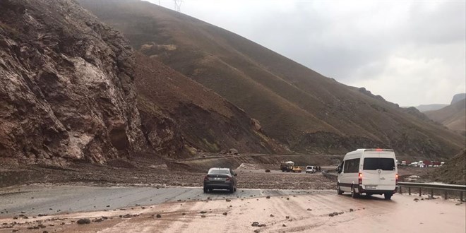 Van-Hakkari karayolu ulama kapand